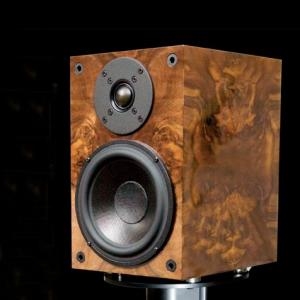 Wilson Benesch Square One - Stativhögtalare